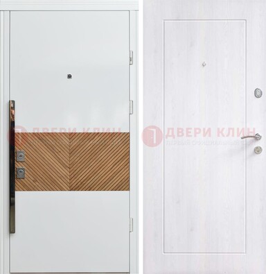 Белая железная дверь МДФ горизонтальной вставкой ДМ-265 в Белгороде