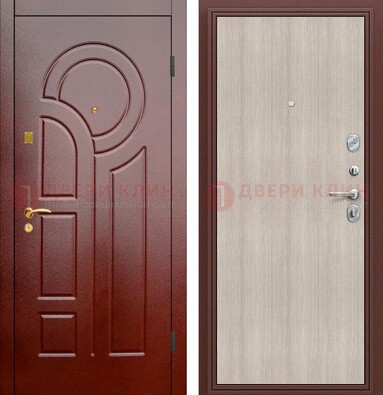 Красная металлическая дверь с МДФ панелями ДМ-368 в Белгороде