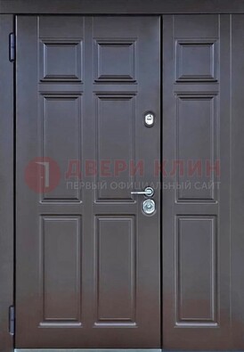 Тёмная двухстворчатая входная дверь для коттеджа с МДФ ДМ-533 в Белгороде