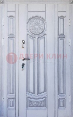 Белая двухстворчатая дверь с массивом дуба ДМД-72 в Белгороде