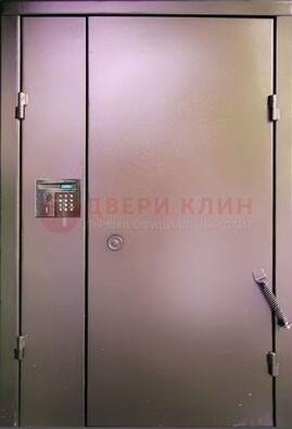 Коричневая стальная дверь в подъезд ДПД-1 в Белгороде