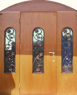 Парадная дверь со стеклянными вставками и ковкой ДПР-28 в общественное здание в Белгороде