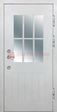 Белая уличная дверь со стеклом ДС-30 в Белгороде