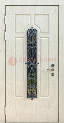 Светлая стальная дверь со стеклом и ковкой ДСК-118 в Белгороде
