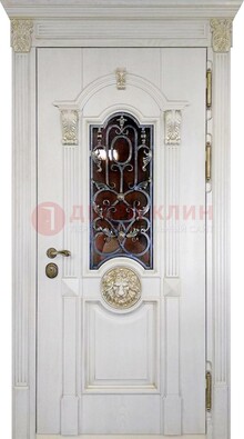 Белая железная дверь со стеклом и ковкой для кирпичного дома ДСК-155 в Белгороде