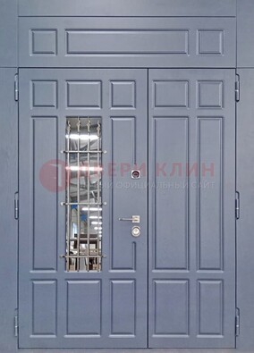 Серая двухстворчатая дверь Винорит со стеклом и ковкой ДСК-234 RAL 7024 в Белгороде