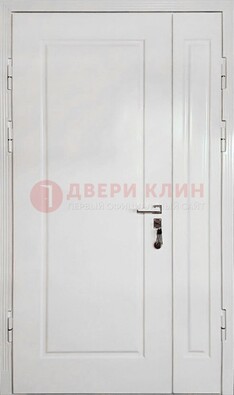 Полуторная металлическая дверь с МДФ в белом цвете ПЛ-24 в Белгороде