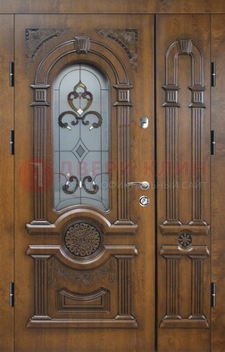 Коричневая двухстворчатая железная дверь с МДФ и витражом ВЖ-32 в Белгороде